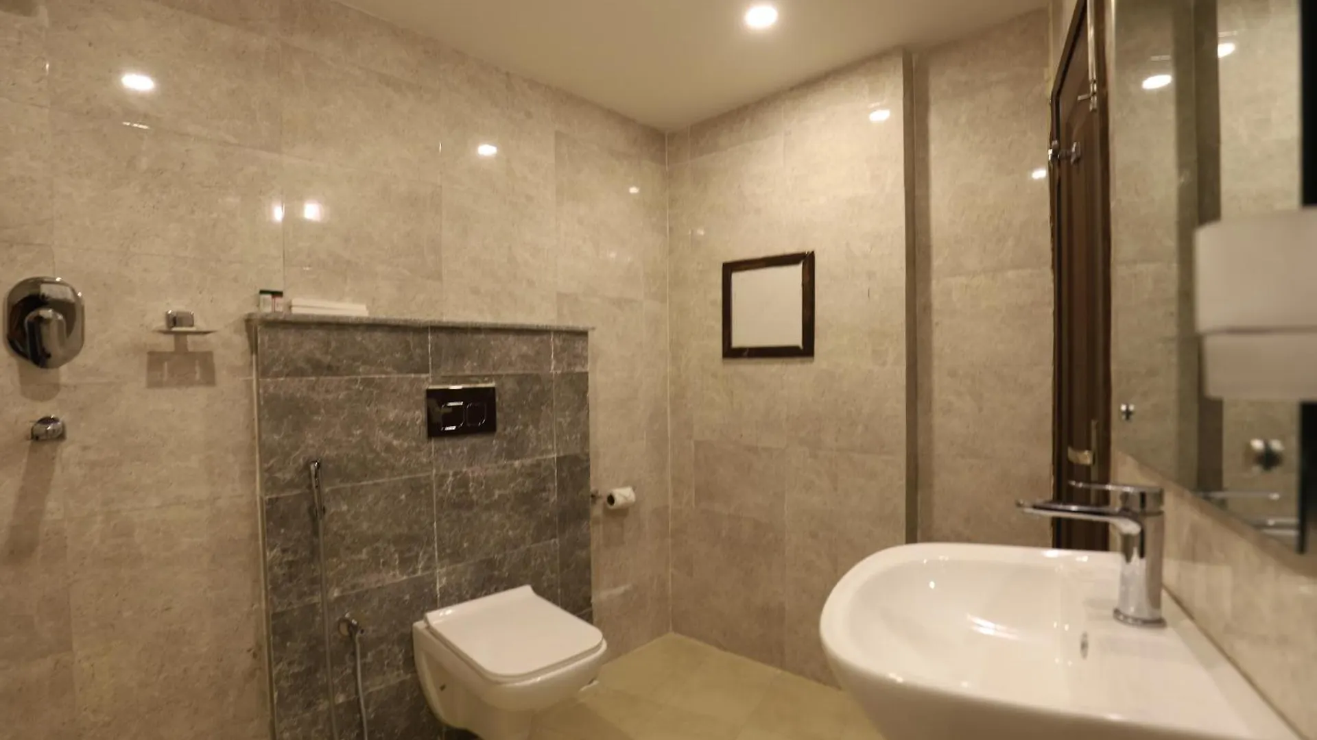 Apex Business Hotel - Airport Kathmandu 4*,
